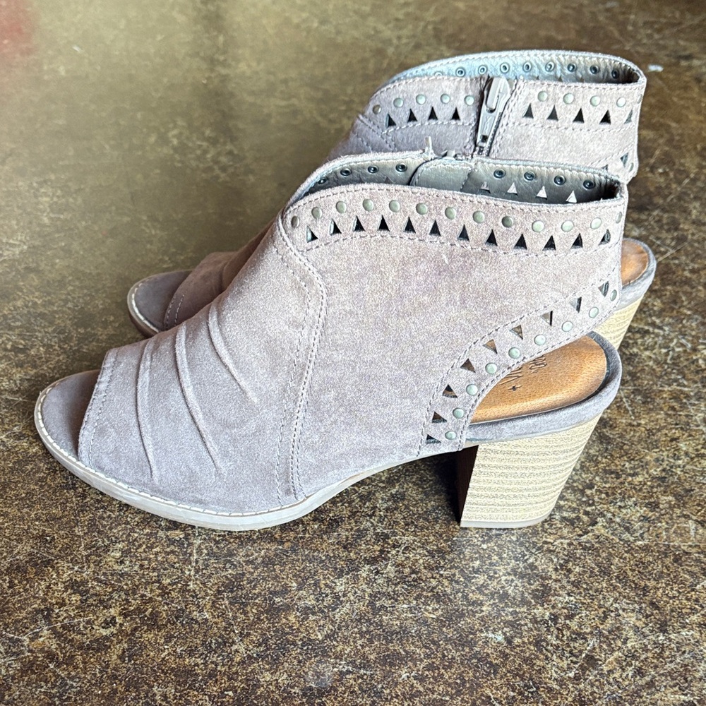 Women's Taupe Heeled Sandals w/ Peep Toe